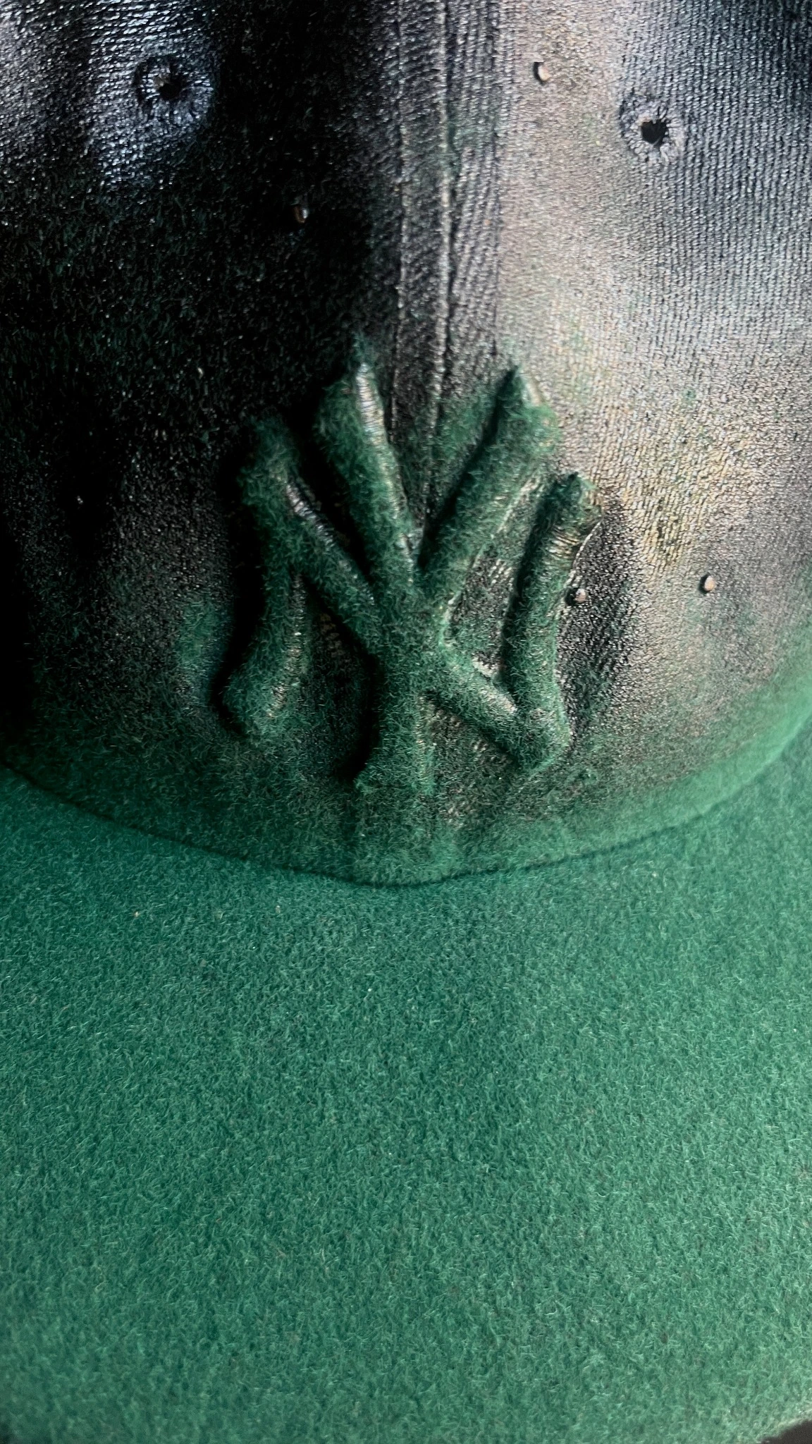 Dettaglio della superficie del cappello