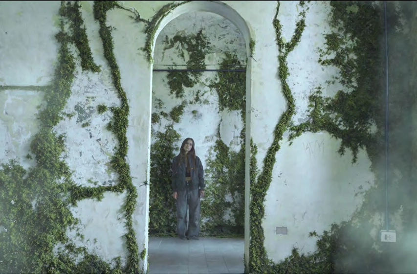 Fotogramma del fashion film BIOSCAPE